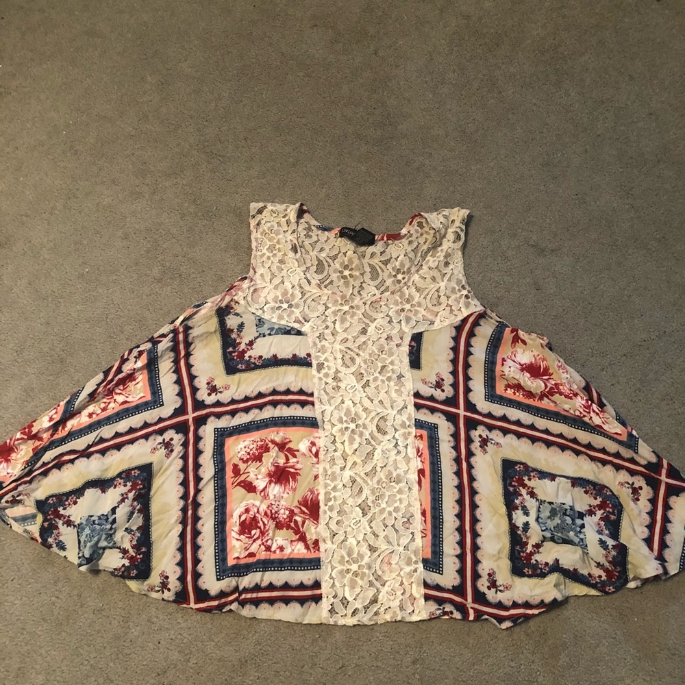 Sleeveless Flowy patternd top